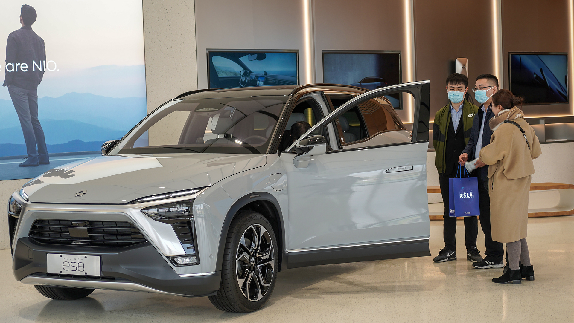 Nio, Tesla, and more pause production as omicron surges in Shanghai and China￼