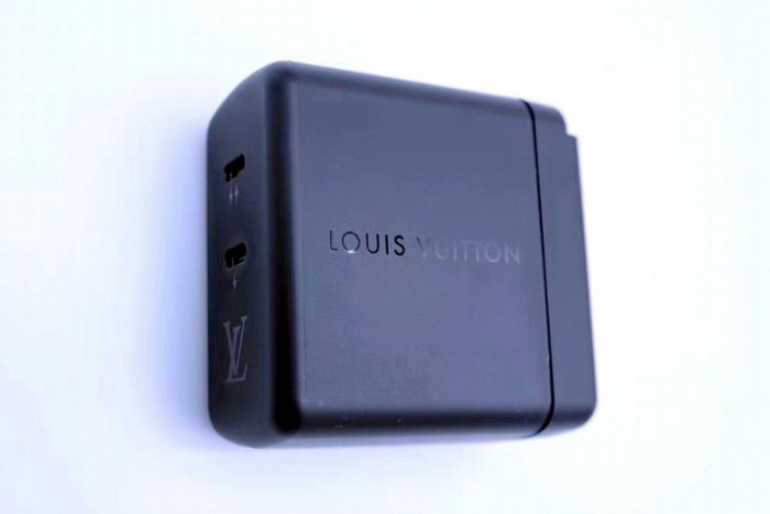 LOUIS VUITTON路易威登推出双USB-C快充套装