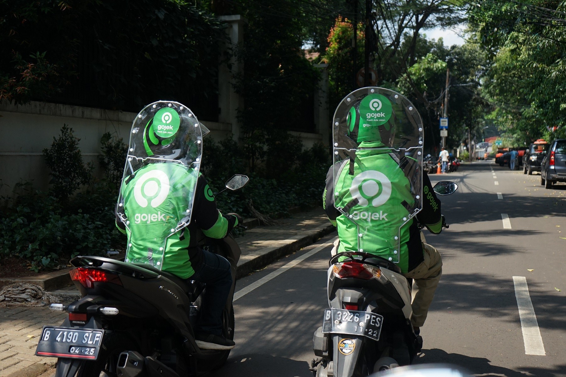 在马来西亚发现带有 Gojek 标志的汽车