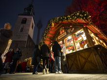 Im WM-Fieber: Berlins besondere Weihnachtsmärkte – Bezirk für Bezirk