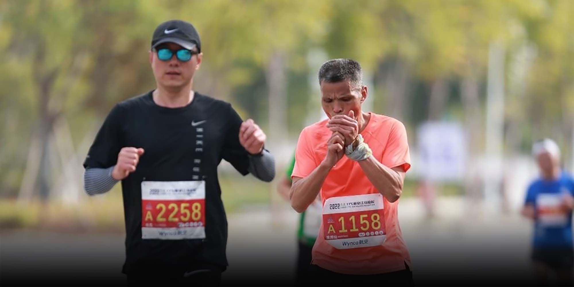 How a Chain-Smoking Marathon Runner Sparked a Furor in China