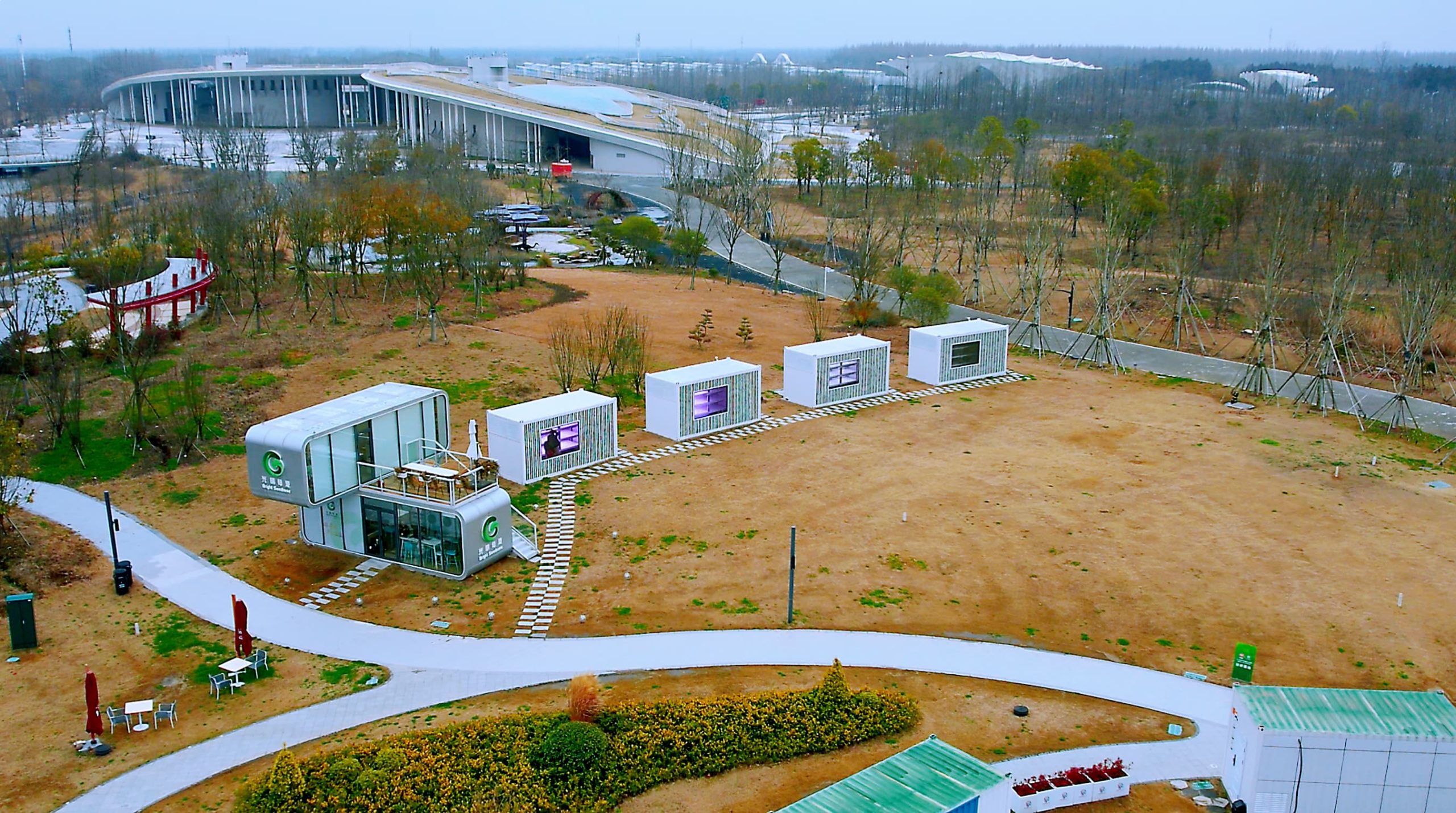 Pinduoduo designs soil-free farming event: from containers to tables, growing lettuce using AI