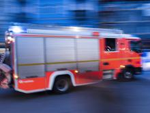 Feuerwehr mit zahlreichen Kräften im Einsatz: Offenbar mehrere Verletzte bei Wohnungsbrand in Prenzlauer Berg