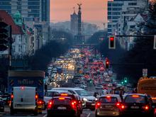 Fahrbahn droht abzusacken: Kaiserdamm in Berlin-Charlottenburg wegen Wasserrohrbruch gesperrt