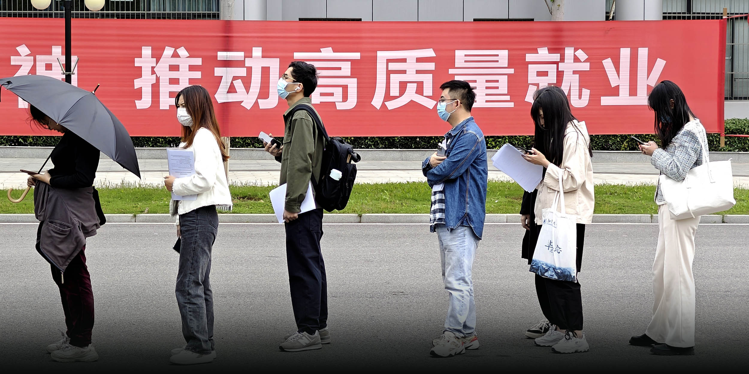 Young, Educated Chinese Can’t Find Work. Are Colleges to Blame?