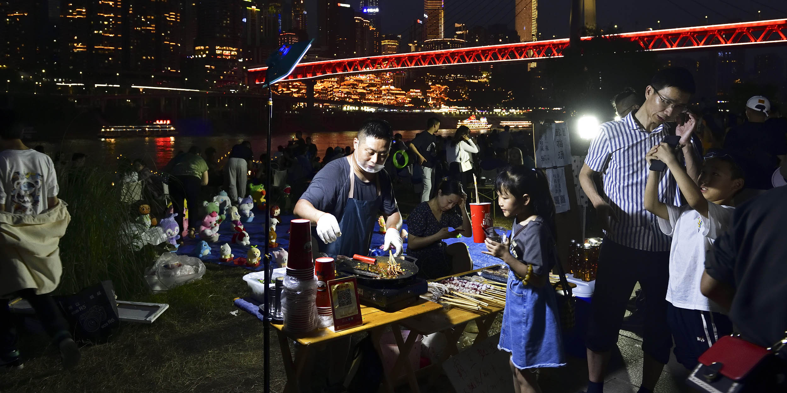 Amid Recovery Push, Street Vendors Make a Comeback Across China