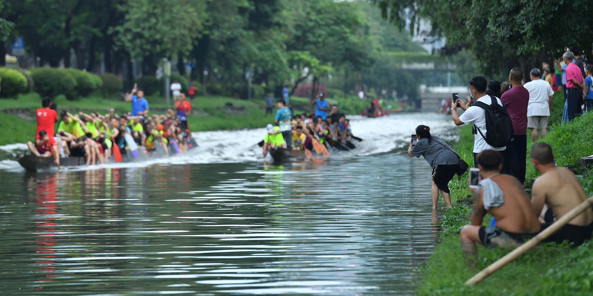 Villagers Detained for Unauthorized Dragon Boat Racing, Sparks Debate