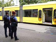 Hintergrund der Tat unklar: Tödliche Messer-Attacke in Dresdner Straßenbahn