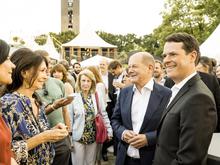 Sommerfest der Produzentenallianz in Berlin: Bundeskanzler Scholz lobt neue Perspektiven im Film