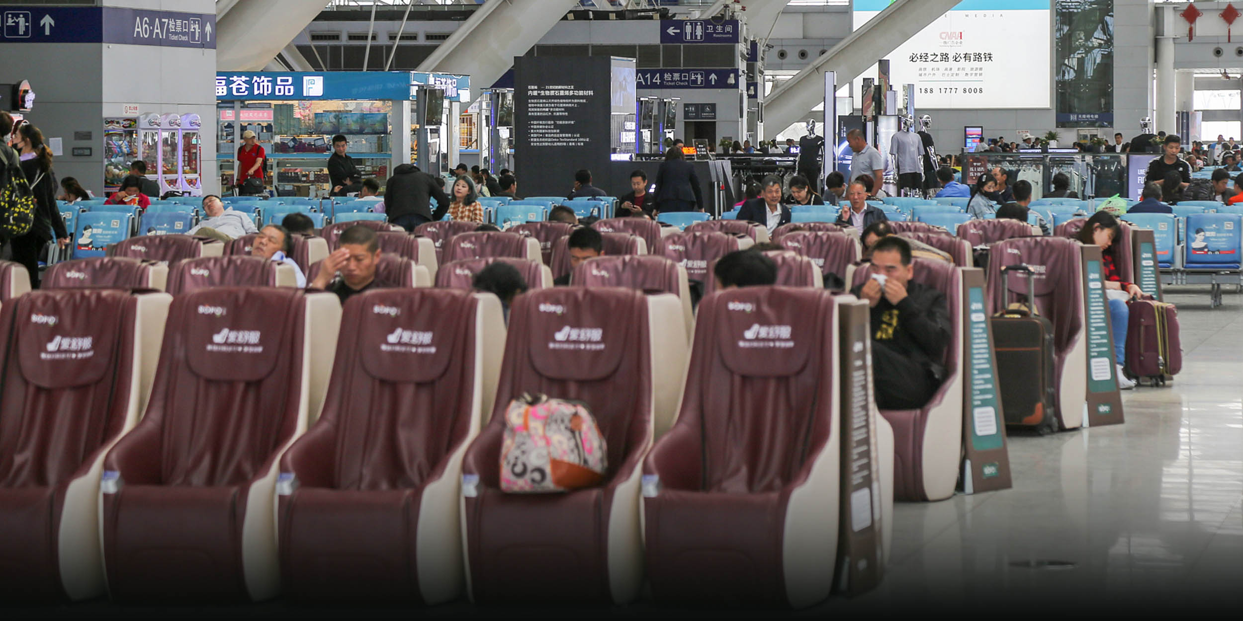 Amid Surge in Massage Chairs, China’s Travelers Feel the Squeeze