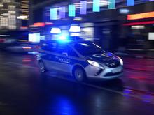 Kleinkind und zwei Beamte verletzt: Berliner Polizisten in Neukölln mit Kugelbombe beworfen