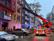 Kinderwagen im Erdgeschoss fängt Feuer: Brand in Berlin-Wedding – sieben Menschen in Krankenhaus