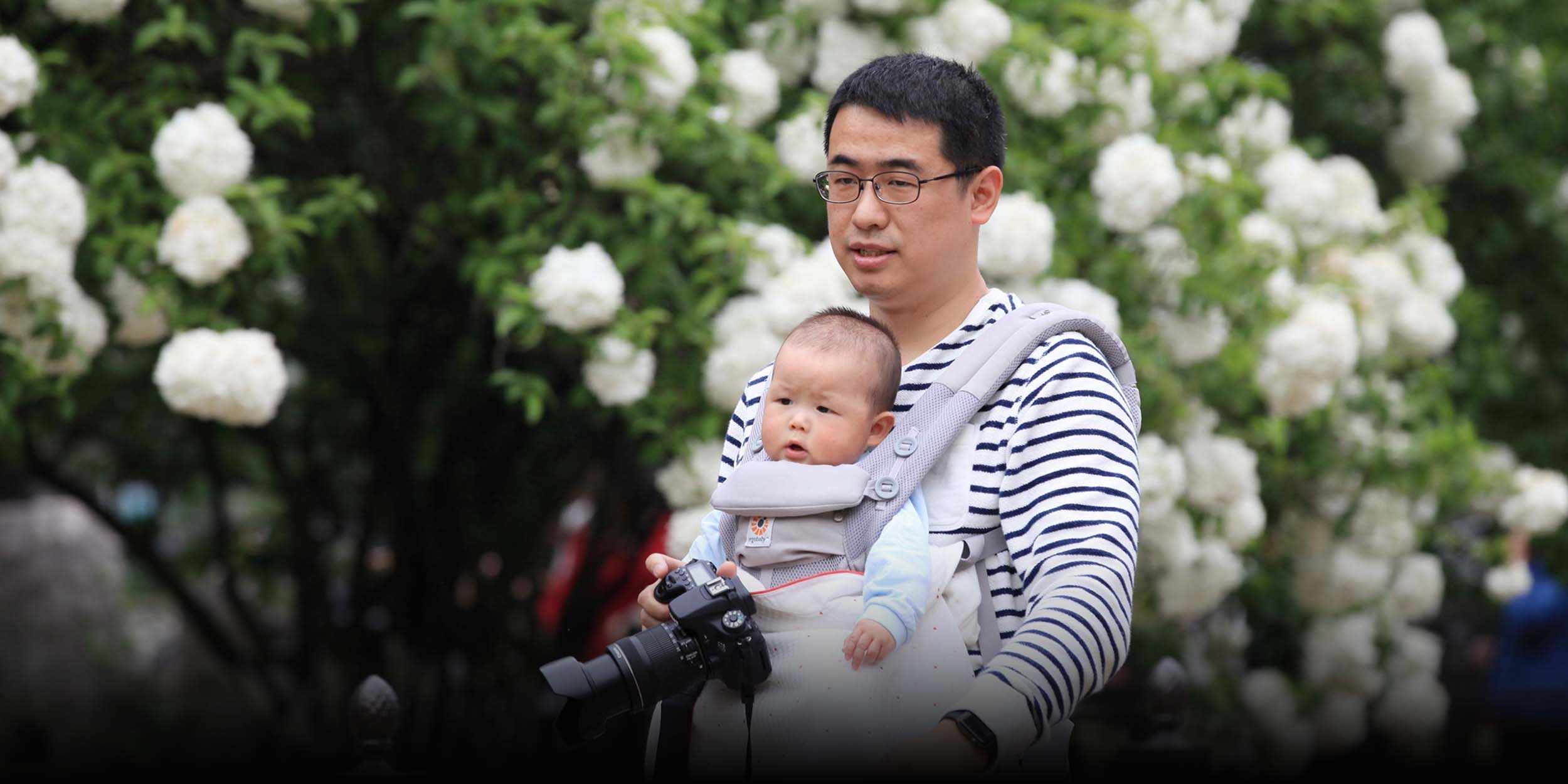 More Chinese Fathers Helping, Yet ‘Widowed Parenting’ Persists