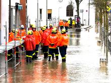 Wetterdienst warnt vor Hochwassergefahr: Sturmtief „Zoltan“ verursacht hohe Pegelstände und Schäden in NRW und Bayern