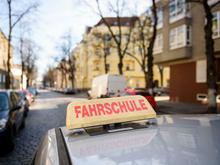 Prüfungsstau in Berlin: Verkehrssenatorin sucht nach Lösungen für Fahrprüfermangel