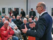 Diskussionstour der Brandenburger SPD: Woidke spricht in Forst mit protestierenden Bauern