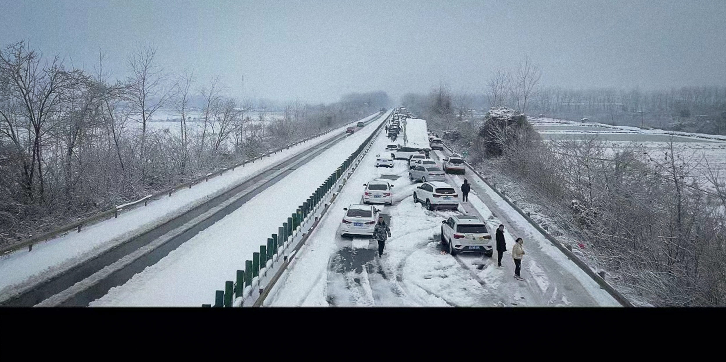 Icy Roads and Snowstorms Freeze China’s Holiday Travel Rush