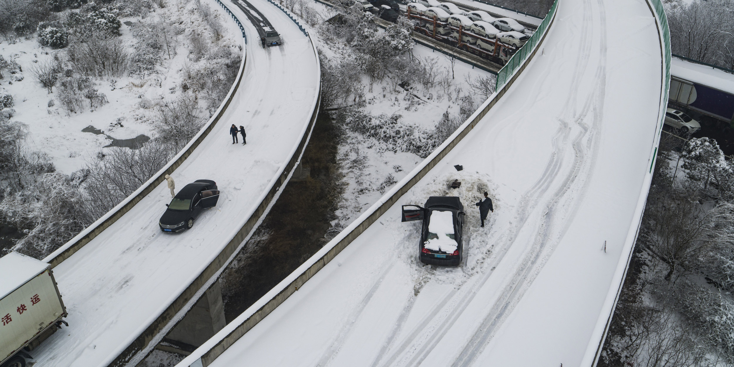 Stranded: Rare Blizzard Impacts Spring Festival Travelers