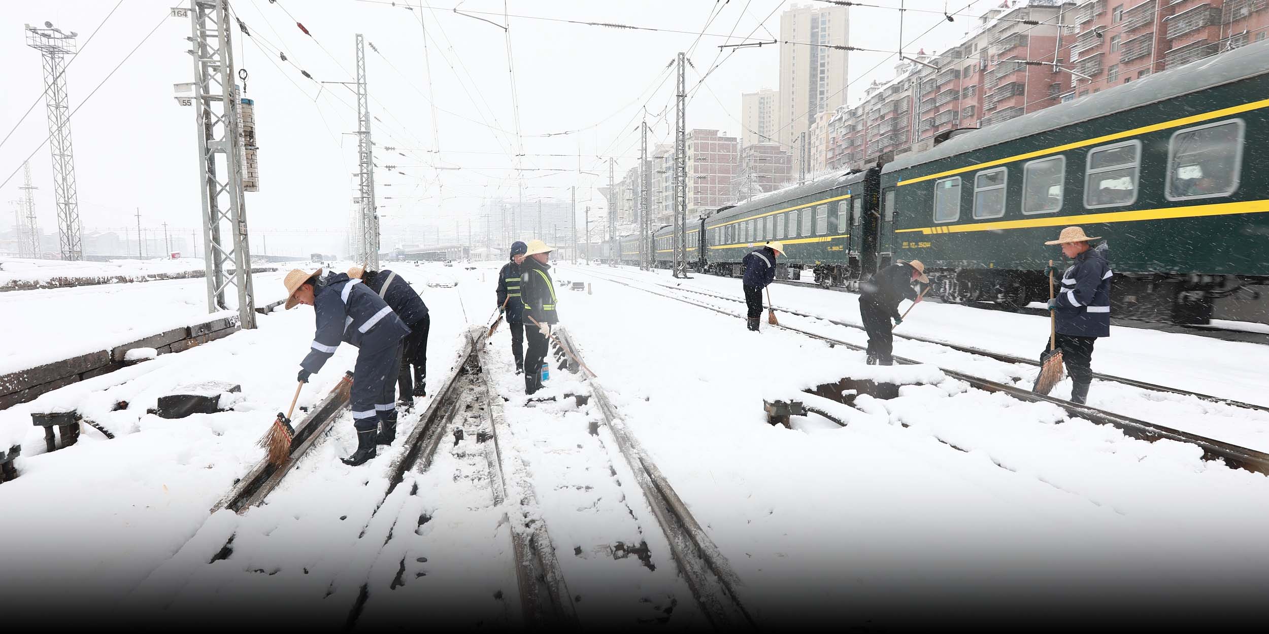 Spring Festival Travelers Fret as Extreme Weather Arrives