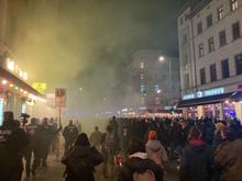 Solidarität mit Ex-RAF-Terroristin: Großaufgebot der Berliner Polizei begleitet Protest in Berlin-Kreuzberg – Demo vorzeitig beendet