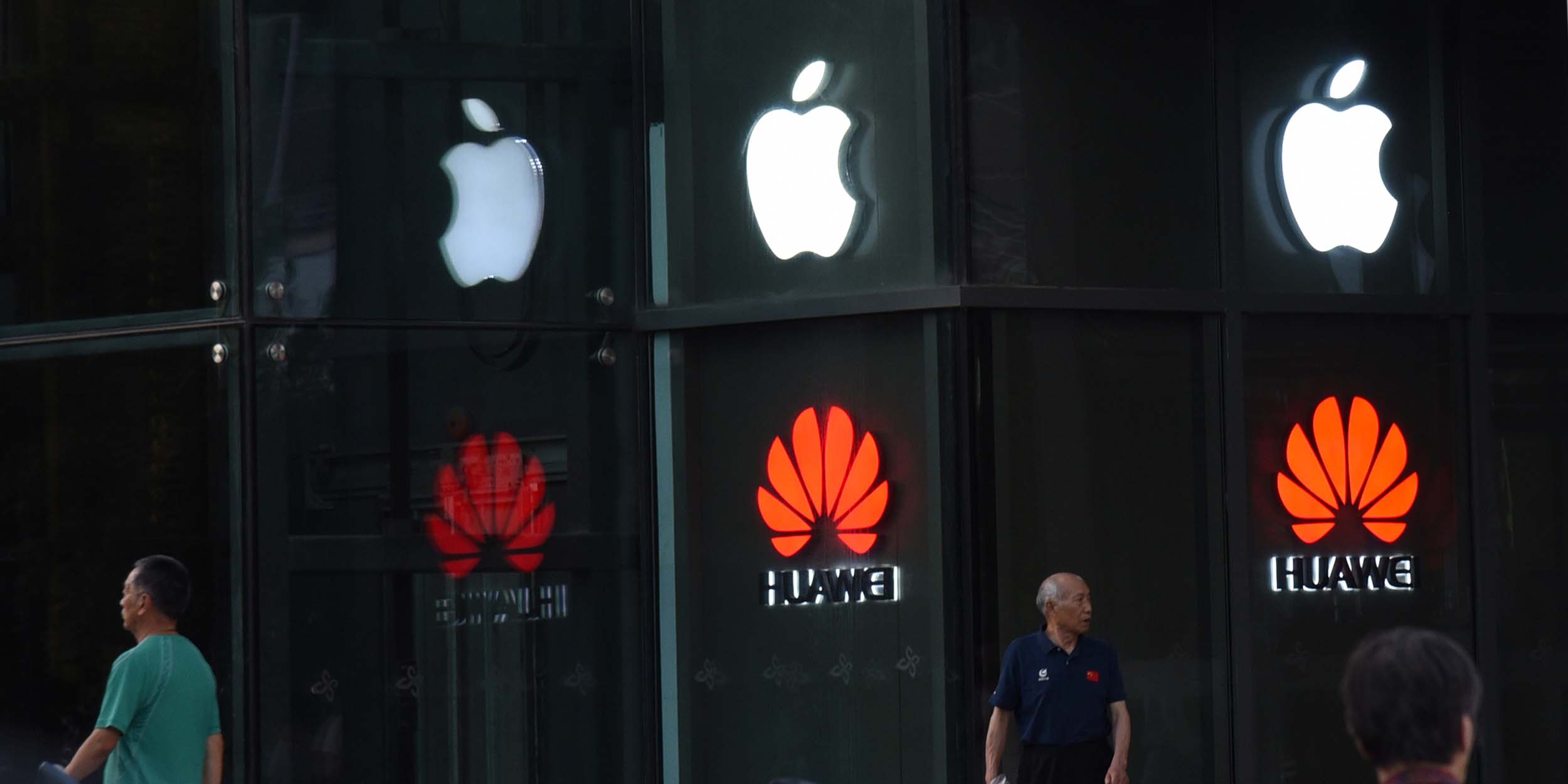 Amid Competition from Huawei, iPhone Sales Tumble 24% in China