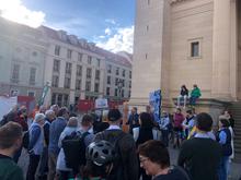 Nach Angriffen auf Wahlhelfer und Politiker: Kurzfristige Kundgebung auf dem Alten Markt in Potsdam