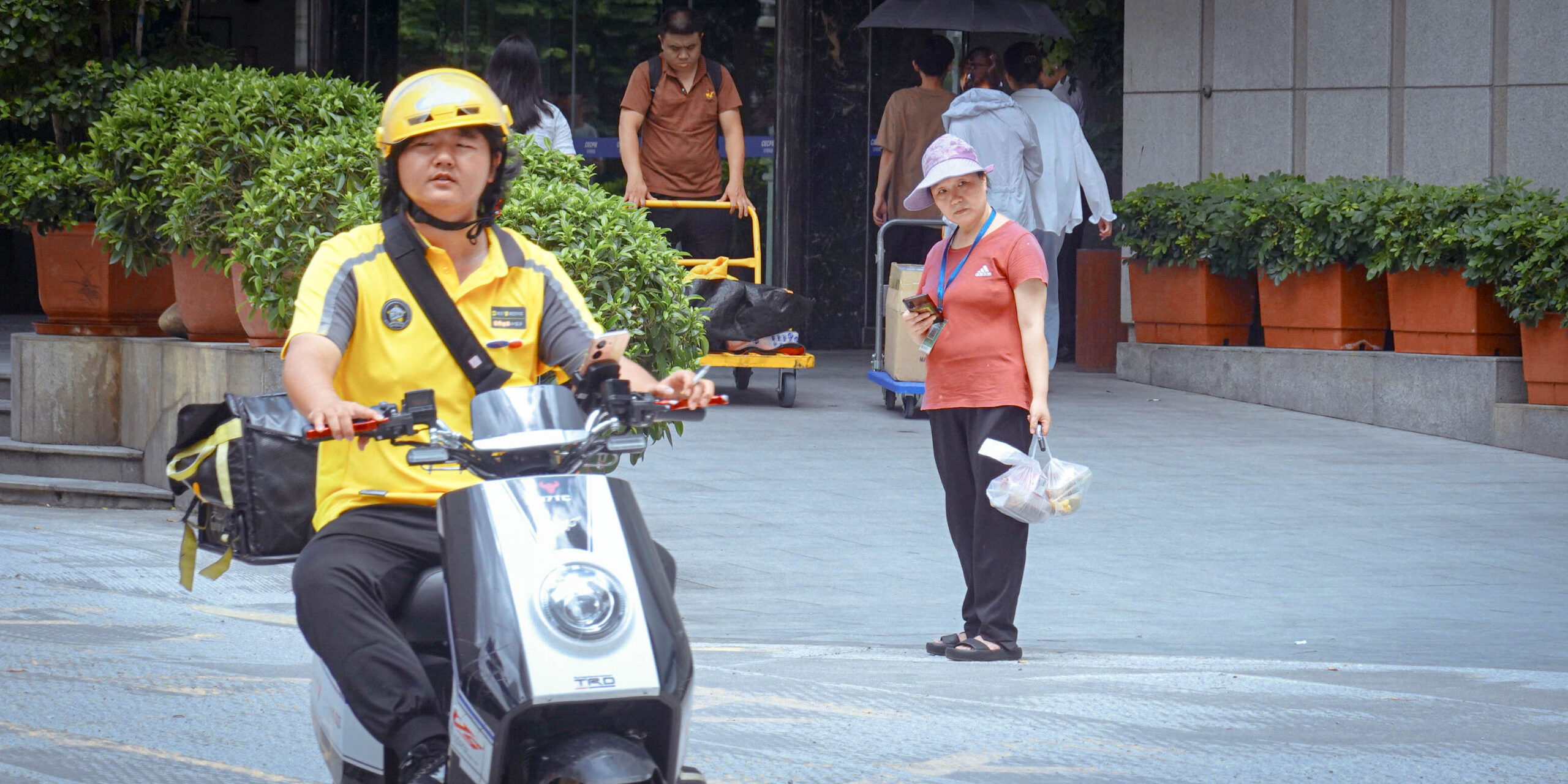 Food Fight: The Competitive World of ‘Last-Mile Runners’