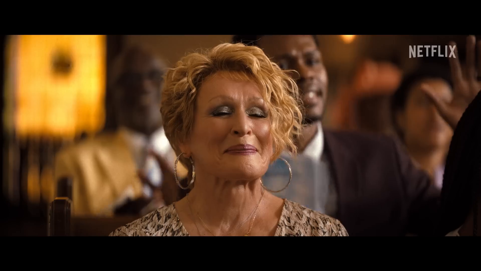 葛籣克洛斯 （Glenn Close） 和凱萊布·麥克勞克林 （Caleb McLaughlin） 在 Netflix 的 The Deliverance 中面對他們的惡魔