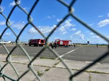 Letzte Generation: Klima-Demonstranten kleben sich auf Flughafen Sylt fest