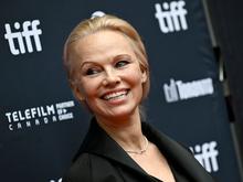 Leute: Pamela Anderson: Eltern sind noch „wahnsinnig verliebt“