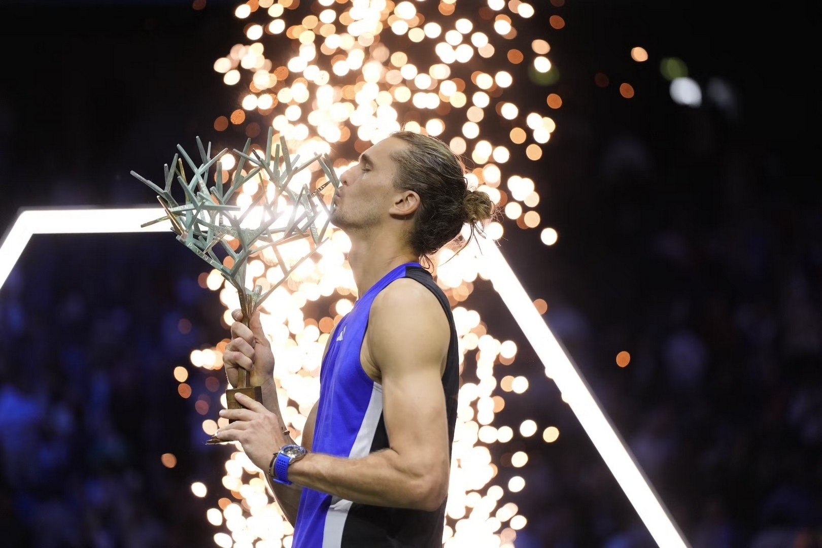 茲維列夫在巴黎大師賽獲勝后奪得阿爾卡拉斯的 ATP 第二名