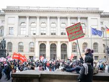 Schwarz-rote Sparpolitik: Protest gegen Einsparungen im Sozialbereich