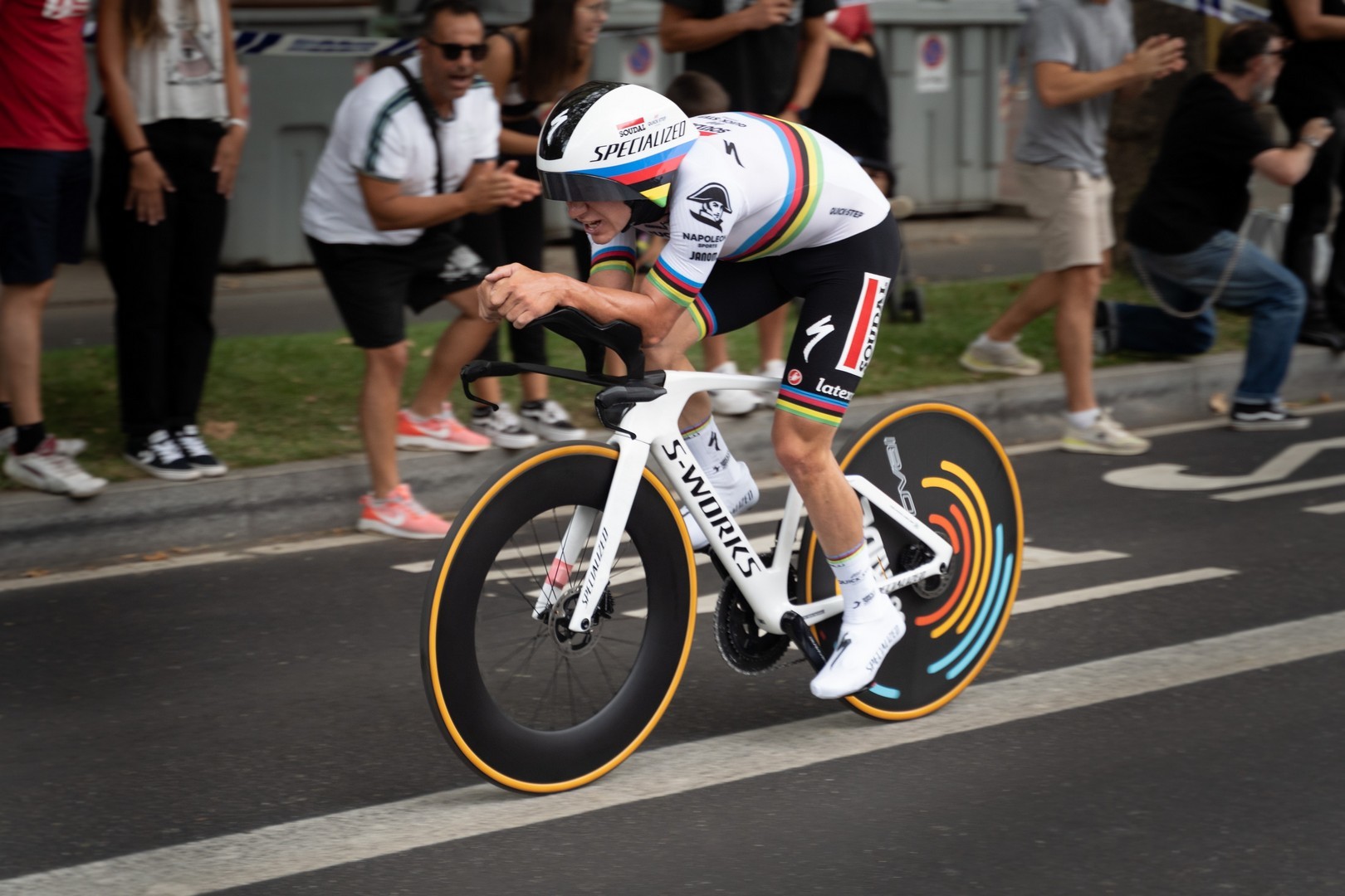 奧運金牌得主和世界冠軍 Remco Evenepoel 在事故中多處骨折