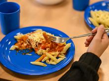 Ernährung: SPD-Generalsekretär will kostenfreies Mittagessen in Schulen