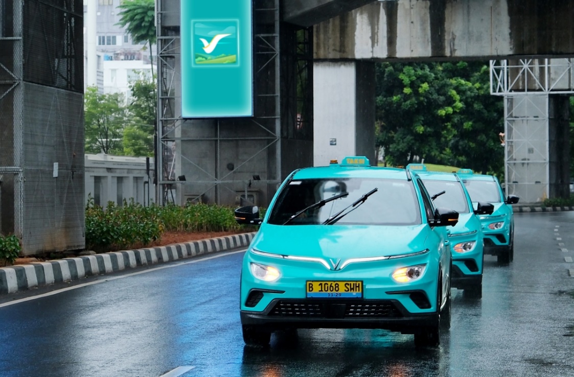 Electric taxi Xanh SM launches in Jakarta with free rides