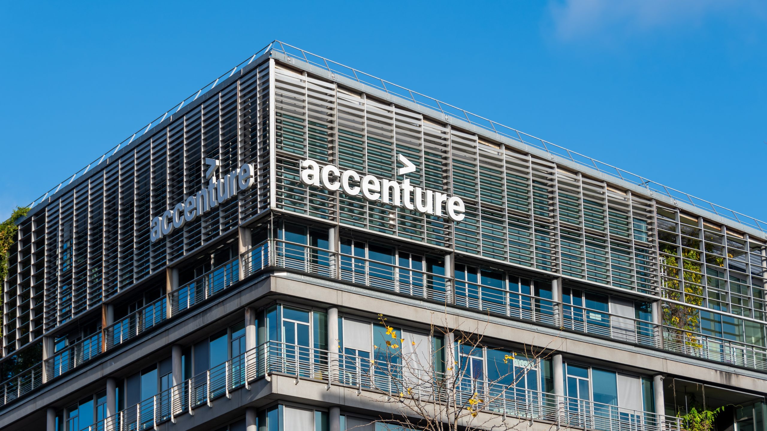 Accenture Q1 FY25 revenue hits $17.7b amid genAI demand